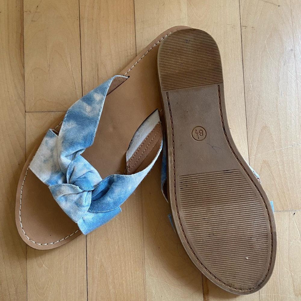 Universal Thread Double Strap Sandals - Picture 2 of 4